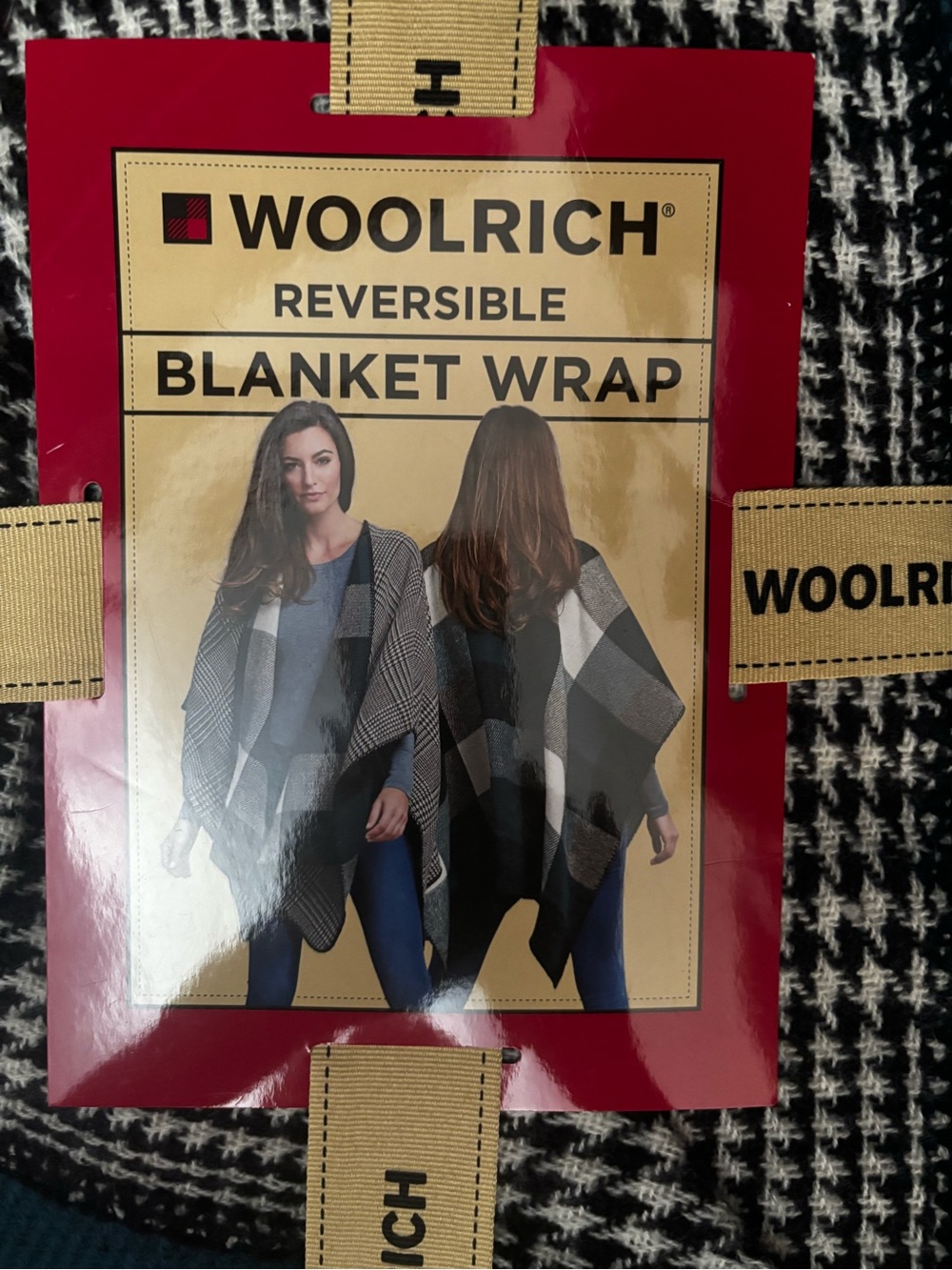 NWT scarf Woolrich Reversible Blanket Wrap in Stylish Plaid Teal, Black & White